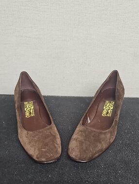 SALVATORE FERRAGAMO BROWN SUEDE KITTEN HEEL PUMPS BFPM-05-045